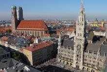 Becas para estudiar Alemania -Plaza Marienplatz en Munich, Alemania