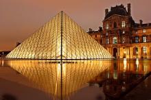 Universidades en París - Museo Louvre en París